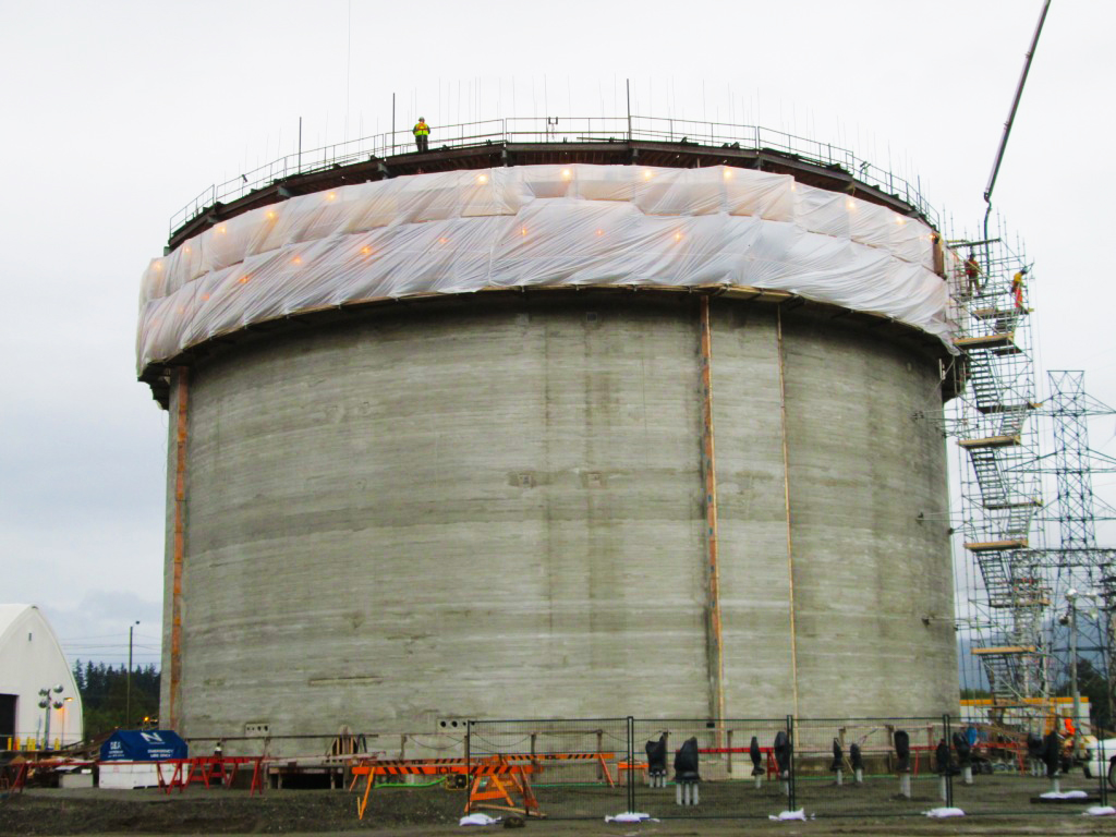 Kitimat 20,000 tonne concrete slipform silo alumina storage Ag-industrial Bulk material handling Mining Kitimat Slipform concrete silos Design-build